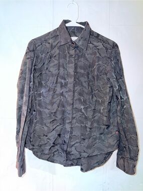 Noble 31 Women’s Small black camouflage button down shirt blouse long sleeve